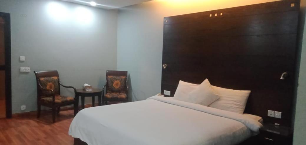 Hira Guest House Karachi Extérieur photo
